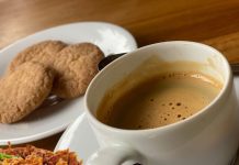 चाय से भी खतरनाक है इसके साथ खाने वाले स्नैक्स, फिट रहना चाहते हैं तो देखें ऐसे ऑप्शन, एक्सर्ट से समझें सारी बात