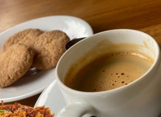 चाय से भी खतरनाक है इसके साथ खाने वाले स्नैक्स, फिट रहना चाहते हैं तो देखें ऐसे ऑप्शन, एक्सर्ट से समझें सारी बात