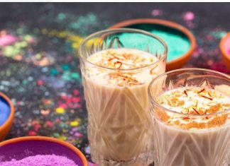 Holi Special Thandai Recipe: होली में घर पर बनाएं इंस्टेंट ठंडाई, 10 मिनट में इस विधि से तैयार करें बिना भांग वाली हेल्दी ड्रिंक