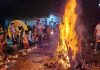Holika Dahan 2025: होली की अग्नि में भूलकर भी न डालें ये 5 चीजें, वरना चली जाएंगी सुख समृद्धि, बढ़ जाएंगी परिवार की परेशानियां!