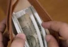 Money Attraction Tips : अपनी राशि के अनुसार पर्स में रखें एक चीज, अचानक से बरसने लगेगा पैसा! बन जाएंगे करोड़पति