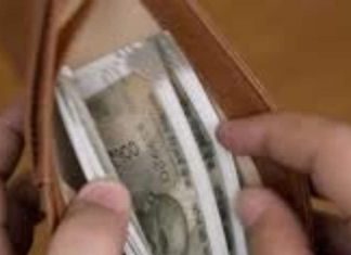 Money Attraction Tips : अपनी राशि के अनुसार पर्स में रखें एक चीज, अचानक से बरसने लगेगा पैसा! बन जाएंगे करोड़पति