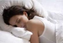 Sleeping Vastu Tips : अगर सोते टाइम रख ली ये चीजें पास में तो रातों की नींद उड़ जाएगी! हो जाएंगे बीमार