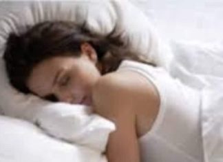 Sleeping Vastu Tips : अगर सोते टाइम रख ली ये चीजें पास में तो रातों की नींद उड़ जाएगी! हो जाएंगे बीमार
