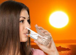 गर्मियों में रोज कितने गिलास पानी पीना चाहिए? डॉक्टर से समझें कम पानी पीने के नुकसान, भूलकर भी न करें गलती