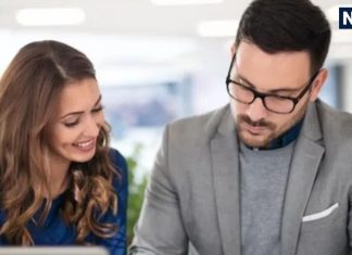 Vastu Tips: करियर-व्यापार में चाहते हैं तरक्की तो वर्कप्लेस पर करें ये 5 उपाय, फिर देखें कैसे नहीं मिलेगी सफलता!