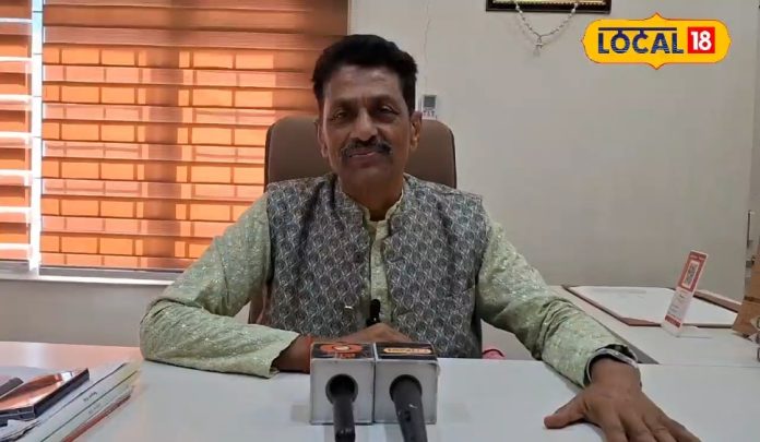 अनोखा अनुष्ठान! अंबाला का यह शख्स नवरात्रि में आंखों पर