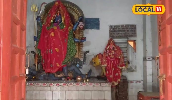 यूपी का 500 साल पुराना अनोखा मंदिर, नेपाल से भी