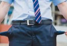 Astro Tips For Money: इन आदतों से इंसान हो जाता है कंगाल, अभी नहीं सुधरे तो हालात हो जाएंगे बेकाबू