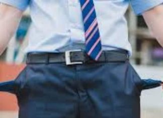 Astro Tips For Money: इन आदतों से इंसान हो जाता है कंगाल, अभी नहीं सुधरे तो हालात हो जाएंगे बेकाबू