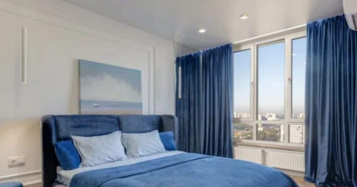 Astro Tips: बेडरूम में अधिकतर लोग करते हैं ये 4