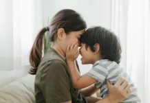 Astro Tips: मां अपने बच्चे की कामयाबी के लिए करें ये सरल उपाय, चमक जाएगी किस्मत, पढ़ाई में भी आएगा अव्वल!