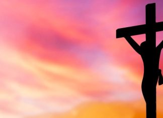 Good Friday ko isliye good kaha jata hai kyonki is din manavta ke paapon ke liye antim balidan diya tha:गुड फ्राइडे को गुड कहा जाता है, क्योंकि ईसाई धर्म को मानने वालों के लिए इस दिन का धार्मिक महत्व हैं.