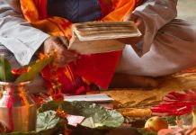 घर में हो रही है पूजा, लेकिन आप रहते हैं विदेश में? पंडित जी ने बताया दूर रहकर भी पूरी श्रद्धा के साथ कैसे हों शामिल?