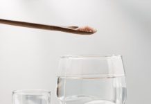 बुरी नजर, नकारात्मक ऊर्जा से बचाता है नमक का पानी, इससे हाथ धोने से पहले जान लें नियम, किस दिन न करें इसका इस्तेमाल?