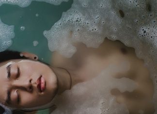 सेंधा नमक को नहाने के पानी में मिलाकर रोज नहाएं तो क्या होगा? क्यों लोग कर रहे व्रत वाले सॉल्ट से बाथ! जानें खास वजह