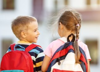 if students carry a bag of these colors he will concentrate on his studies according to astrology।किस रंग का स्कूल बैग आपके बच्चे के लिए रहेगा सबसे बेहतर? पढ़ाई में बढ़ेगा फोकस! जानें एस्ट्रोलॉजर से