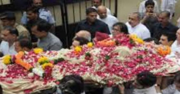 Shubh Sanket : घर से निकलते ही अर्थी दिखे तो