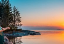 these 3 powerful mantras may change your destiny astro tips by astrologer arun pandit।बेहद शक्तिशाली हैं सूर्य देव के ये 3 मंत्र, अर्घ्य देते समय करें इनका जाप, जपने मात्र से चमक उठेगा भाग्य!