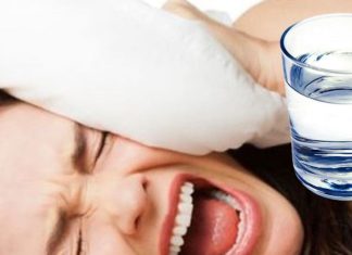 Vastu Tips: कहीं आप भी तो सिरहाने नहीं रखते हैं पीने का पानी, हो सकते हैं डिप्रेशन का शिकार