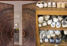 Vastu Tips For Home: मेन गेट के सामने जूते-चप्पल उतार कर घर में घुस जाते हैं आप, तो जान लें वास्तु के अनुसार ये सही या गलत!
