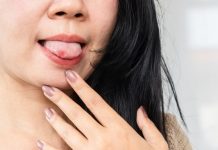 कुछ खाते-खाते कट गई है अचानक जीभ? ये घटना देती है जीवन से जुड़े बड़े संकेत, पंडित जी से जानें ऐसा होना शुभ या अशुभ?