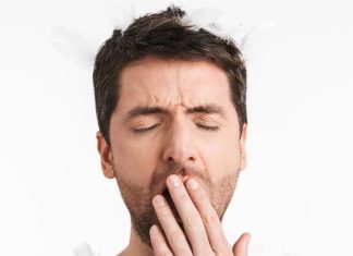 पूजा में बैठेने के बाद अचानक आने लगती है उबासी? क्यों होता है ऐसा? क्या करें ताकि न आए जम्हाई?