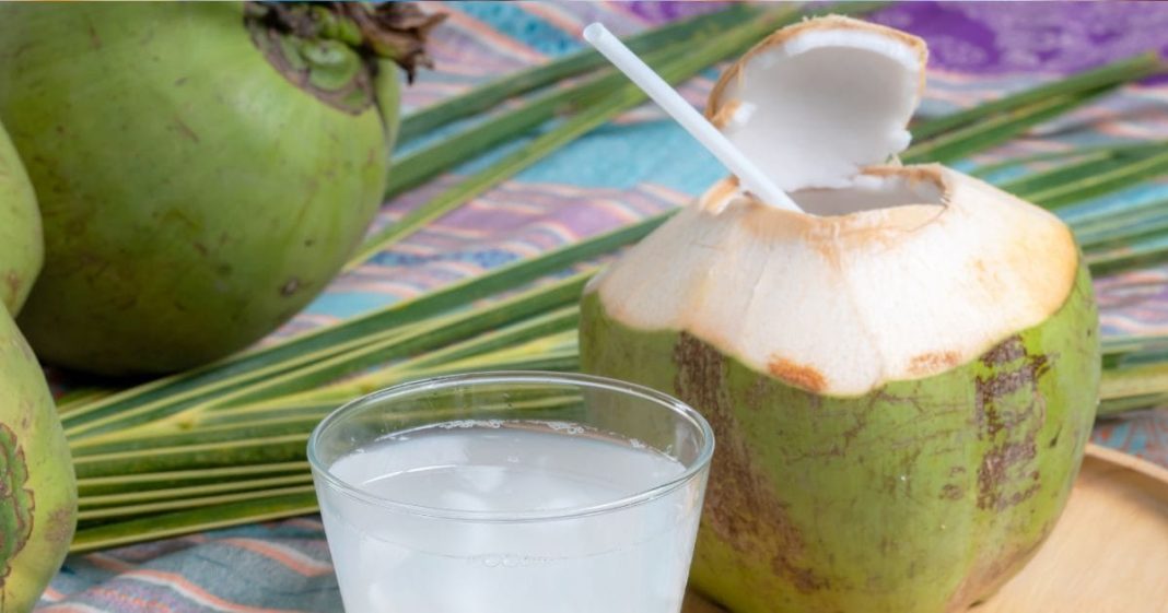 गर्मियों में नारियल पानी के 5 बड़े फायदे