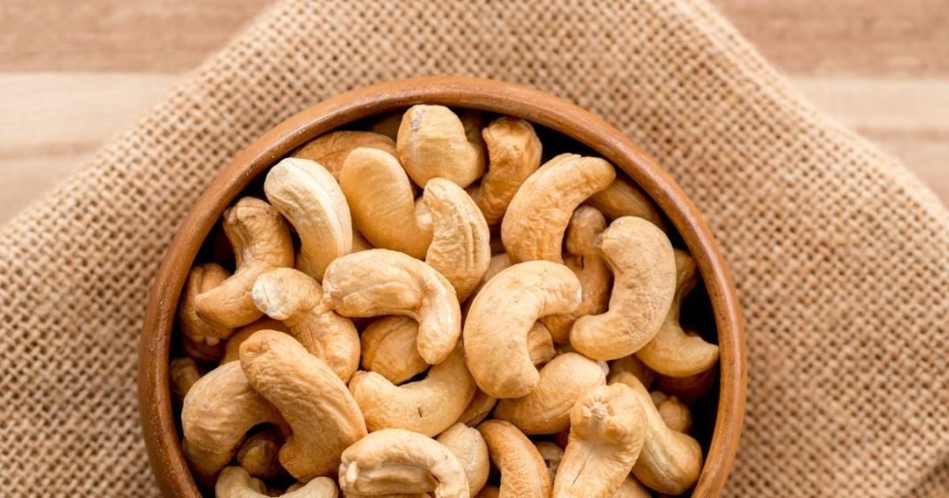 नींबू-आम छोड़, अब ट्राई करें काजू का अचार, इंदौर के इस शख्स ने बनाई 50 वैरायटी, 3 महीने तक नहीं होता खराब