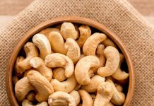 नींबू-आम छोड़, अब ट्राई करें काजू का अचार, इंदौर के इस शख्स ने बनाई 50 वैरायटी, 3 महीने तक नहीं होता खराब