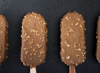 घर पर बनाएं हेल्दी चॉकलेट बार आइसक्रीम