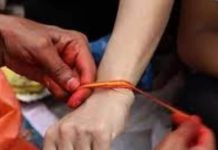 Kalava Bandhne ke Niyam : सौभाग्य का प्रतीक है कलावा, इसे इक्कीस दिन में उतार देना चाहिये ! जानें नियम