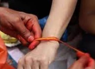 Kalava Bandhne ke Niyam : सौभाग्य का प्रतीक है कलावा, इसे इक्कीस दिन में उतार देना चाहिये ! जानें नियम