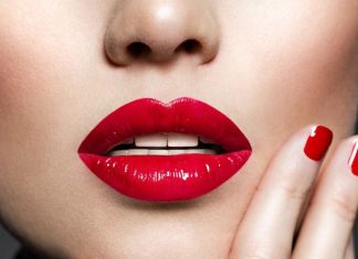क्या आपके होंठ बदल रहे हैं रंग? जानिए लाल, पीले और जामुनी होंठ किन खतरनाक बीमारियों की देते हैं चेतावनी