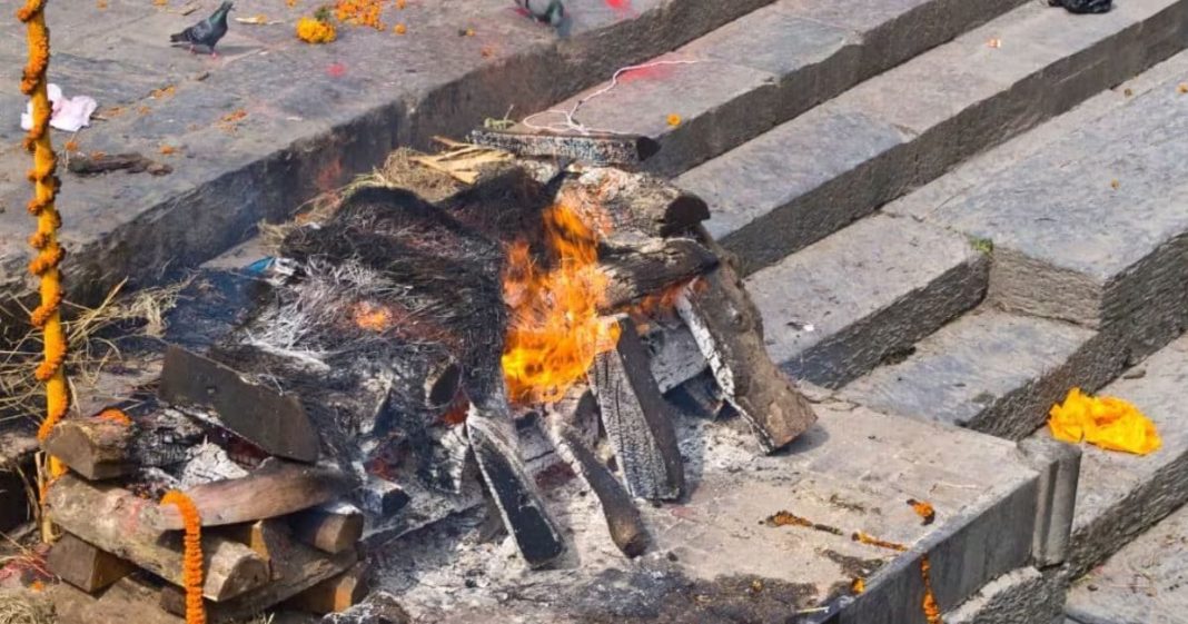 अंतिम संस्कार के 3 दिन बाद क्यों अस्थियां इकठ्ठा करना होता है जरूरी? क्या है इसकी वजह और महत्व, जानें पंडित जी से