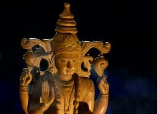 क्यों चढ़ाते हैं भगवान विष्णु पर 12 रुपए? पंडित जी से जानें इसका महत्व और इसके फायदे, किस दिन चढ़ाना है शुभ?