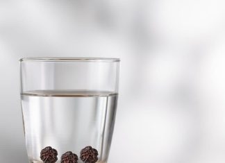 बढ़ गया है मानसिक तनाव और जीवन की परेशानी? भोलेनाथ की इस प्रिय चीज को पानी में मिला कर पी लें, जानें सही विधि और दिन!