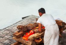 बेटा ही क्यों देता है मुखाग्नि?, लड़कों को ही क्यों दी गई है अंतिम संस्कार की जिम्मेदारी?, क्या है ‘पुत्र’ का अर्थ, जानें एक्सपर्ट से