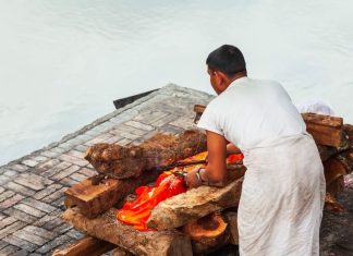 बेटा ही क्यों देता है मुखाग्नि?, लड़कों को ही क्यों दी गई है अंतिम संस्कार की जिम्मेदारी?, क्या है ‘पुत्र’ का अर्थ, जानें एक्सपर्ट से
