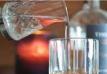 Liquor Knowledge: आपको व्हिस्की के पैग में कितना पानी मिलाना चाहिए? क्या कहती है साइंस