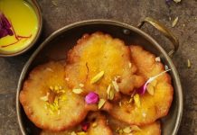 राधा अष्टमी पर पारंपरिक मालपुए की आसान रेसिपी घर पर बनाएं.