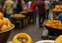 best street food places in Delhi । दिल्ली के टॉप 10 स्ट्रीट फूड मार्केट्स की लिस्ट