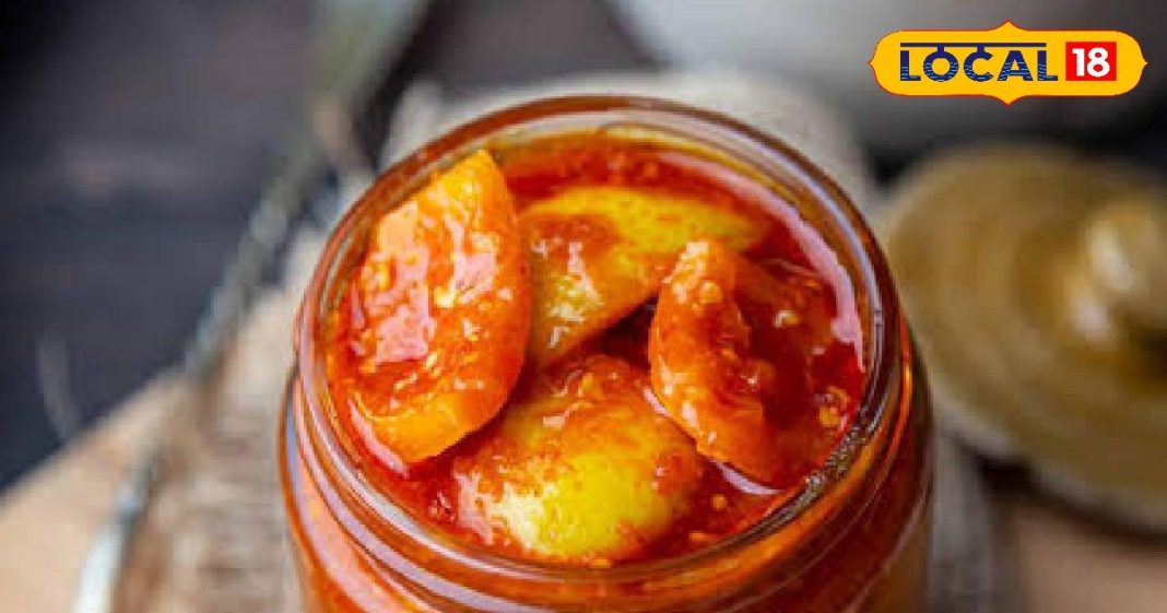 तेल और गुड़ को कहें अलविदा, इस आसान तरीके से बनाएं हेल्दी नींबू का अचार, पराठे का स्वाद हो जाएगा चार गुना