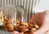 Eating too many almonds can cause kidney stones – how many almonds should eat in a day – ek din me kitne badam khane chahiye – ज्यादा बादाम खाने से हो सकती है किडनी स्टोन! तो एक दिन में कितने बादाम खाने चाहिए