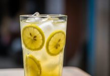 Nimbu Pani Recipe। नींबू पानी बनाने का सही तरीका और फायदे गर्मियों में जानें.