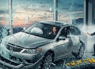 panchang for buying car inauspicious timing causes near fatal accident in car showroom east delhi | अशुभ मुहूर्त से शोरूम में हुई दुर्घटना! कांच की दीवार तोड़ 15 फीट नीचे गिरी महिला