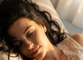 Afternoon Nap Benefits and Risks for Health | दोपहर में नींद लेना सेहत के लिए फायदेमंद या नुकसानदायक