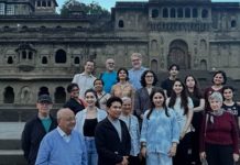 Travel Places 2025: धरती पर स्वर्ग है नदी किनारे बसा ये शहर, अक्टूबर में घूमने के लिए बेस्ट!