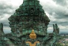 दुनिया के सबसे बड़े मुस्लिम देश ने अपने यहां क्यों लगाई भगवान विष्णु की सबसे बड़ी प्रतिमा