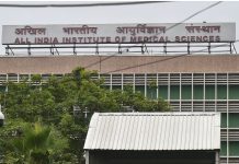 delhi aiims faculty association FAIMS demands reinstatement of doctor a k bisoiएम्स प्रोफेसर के पक्ष में उतरे फैकल्टी डॉक्टर, विरोध प्रदर्शन और सामूहिक छुट्टी पर जाने की दी चेतावनी